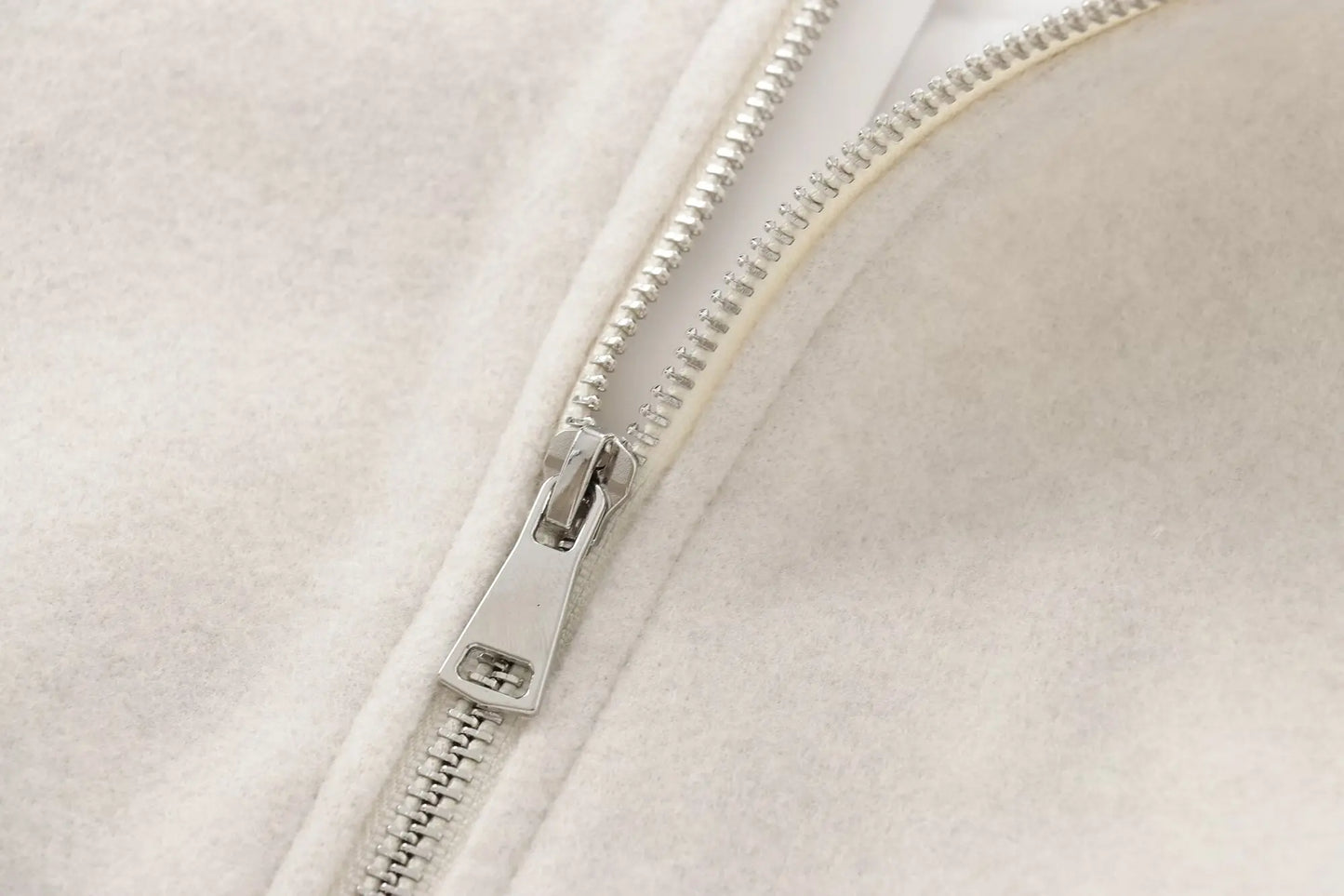 Blouson Noir Femme - Coupe Moderne et Confortable