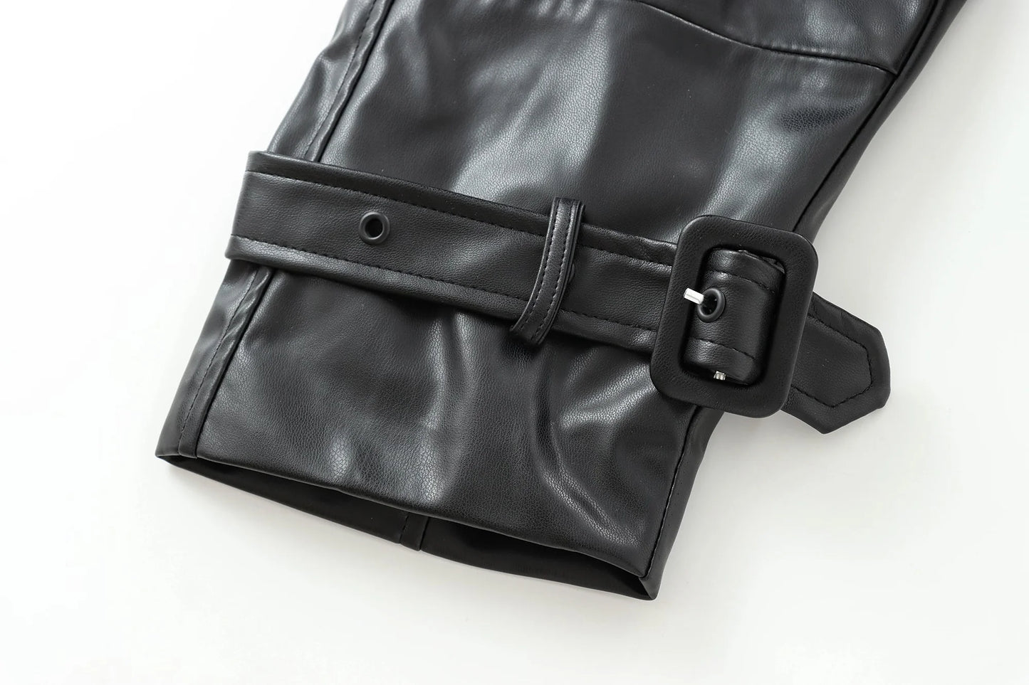 Bomber en Faux Cuir – Coupe Courte et Streetwear