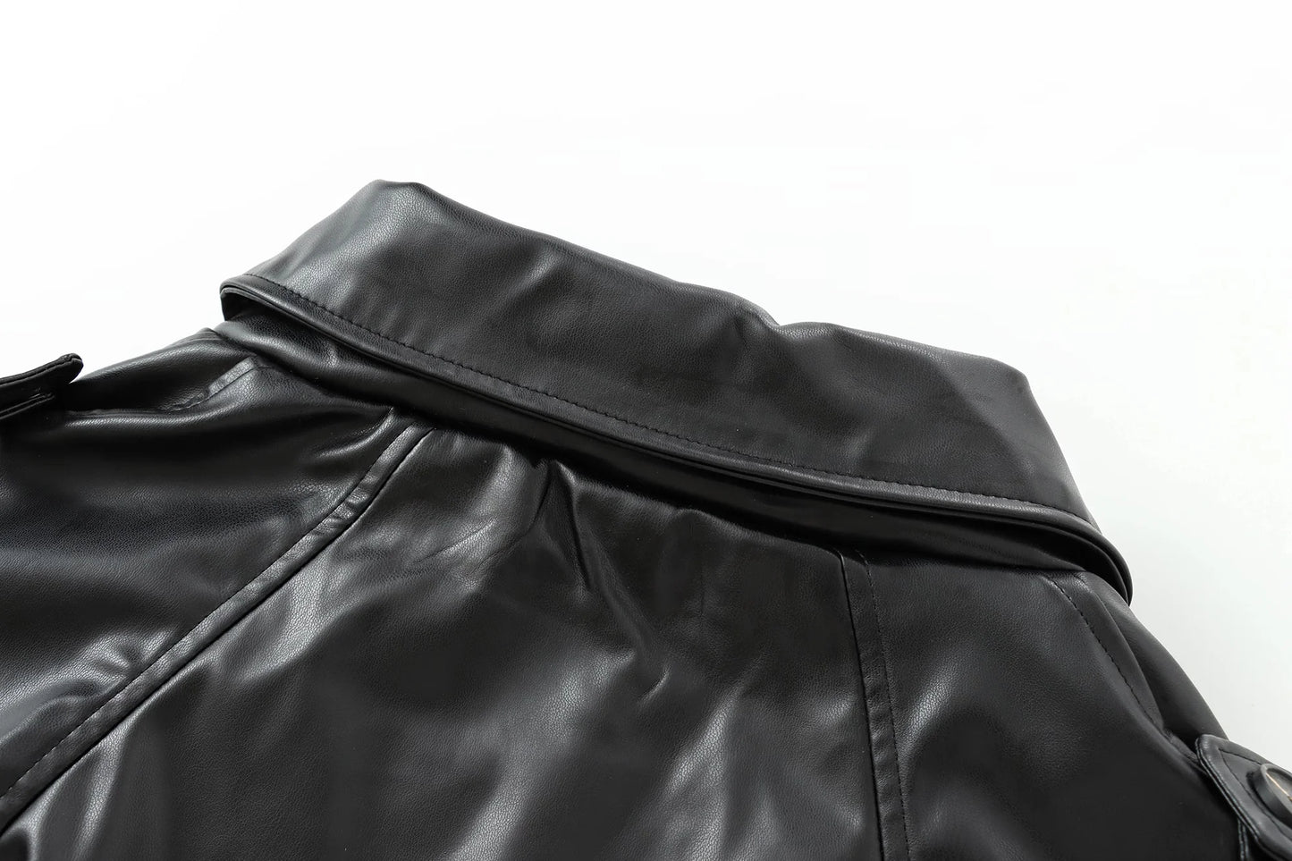 Bomber en Faux Cuir – Coupe Courte et Streetwear