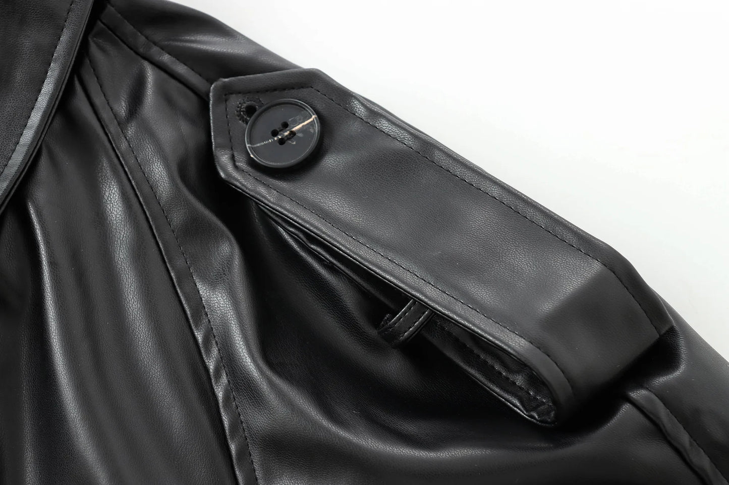 Bomber en Faux Cuir – Coupe Courte et Streetwear