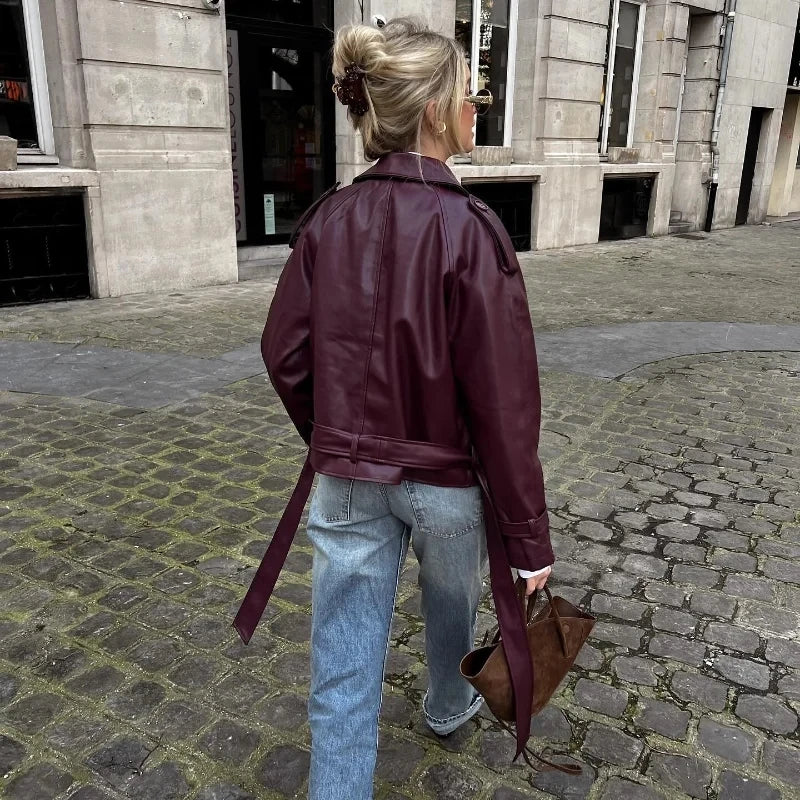 Bomber en Faux Cuir – Coupe Courte et Streetwear