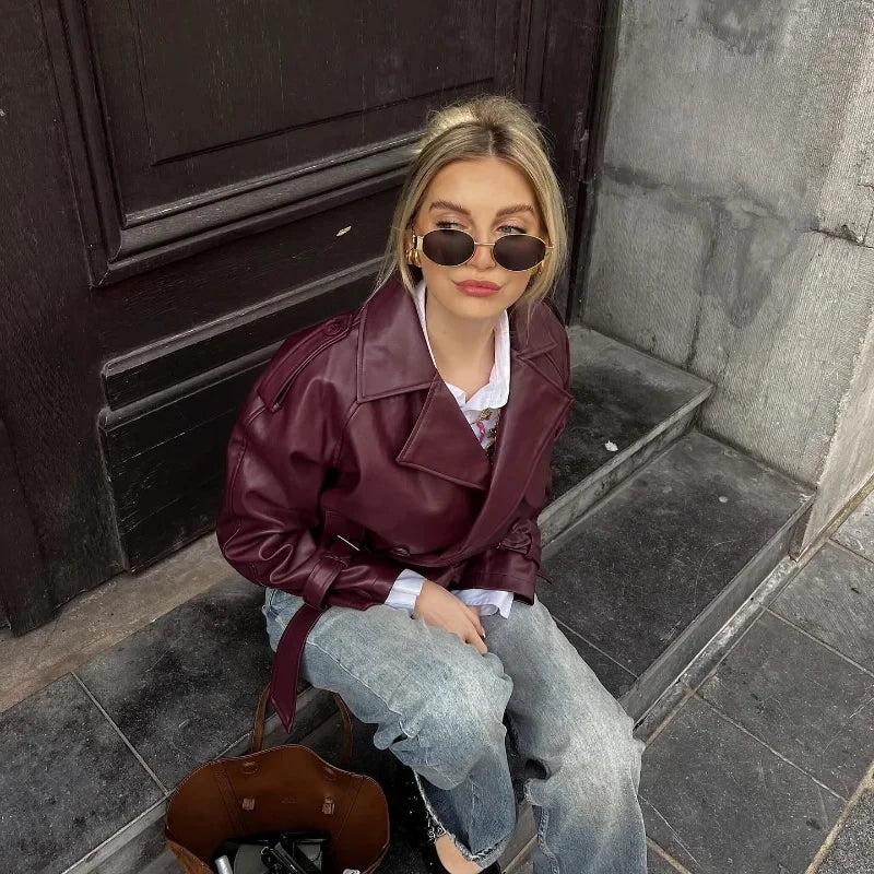 Bomber en Faux Cuir – Coupe Courte et Streetwear