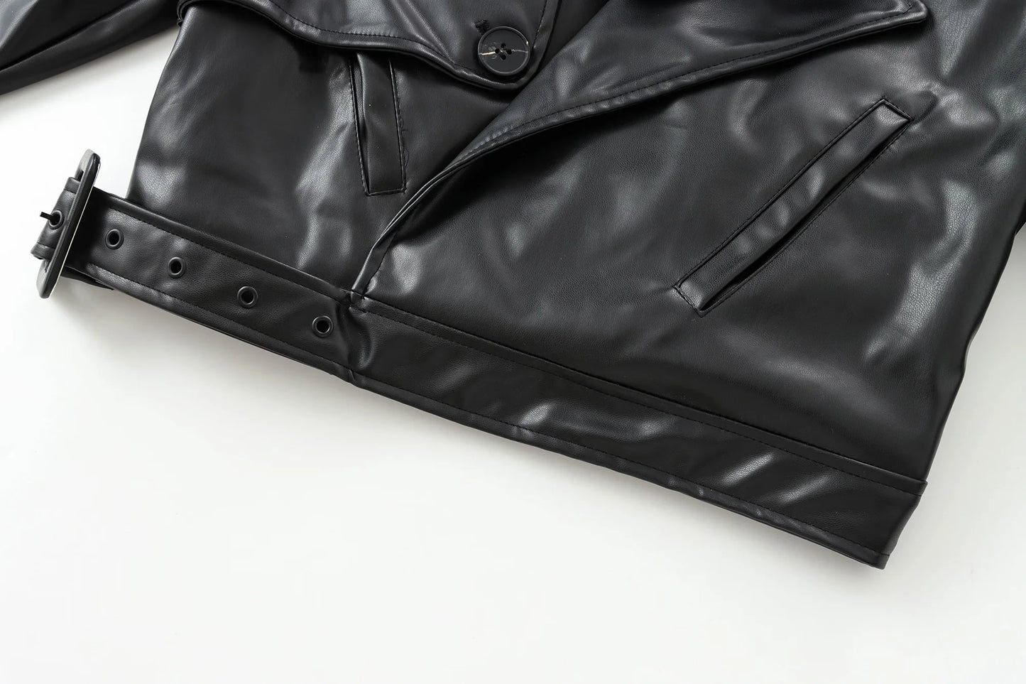 Bomber en Faux Cuir – Coupe Courte et Streetwear