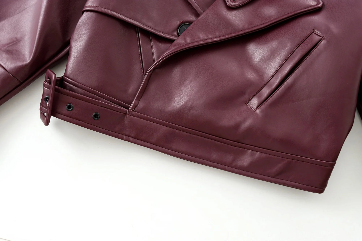 Bomber en Faux Cuir – Coupe Courte et Streetwear